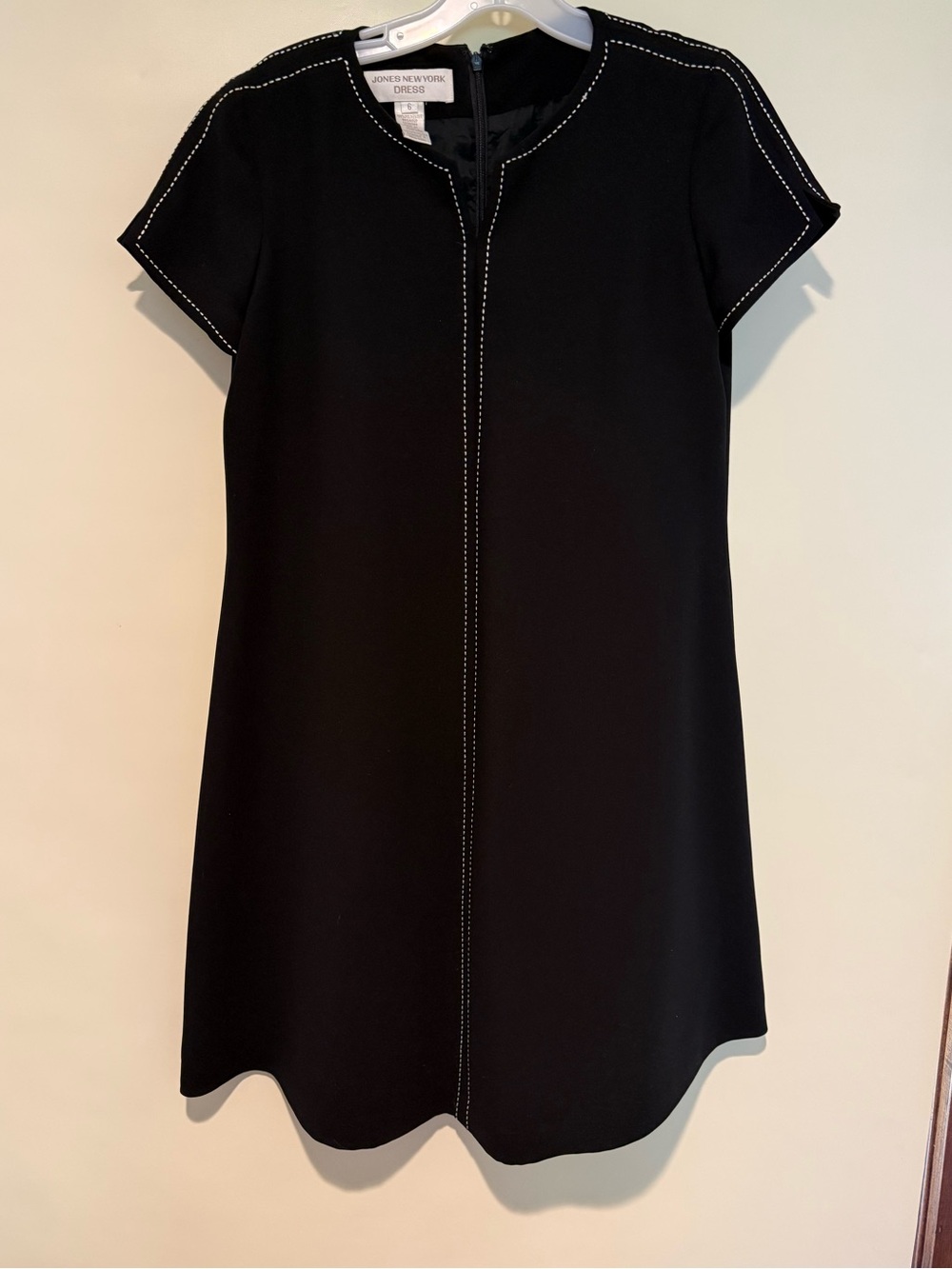 Jones New York Crepe Black with Cream Stitching Short Sleeve Midi Dress, size 6
